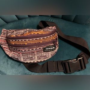Dakine 2pocket fanny pack